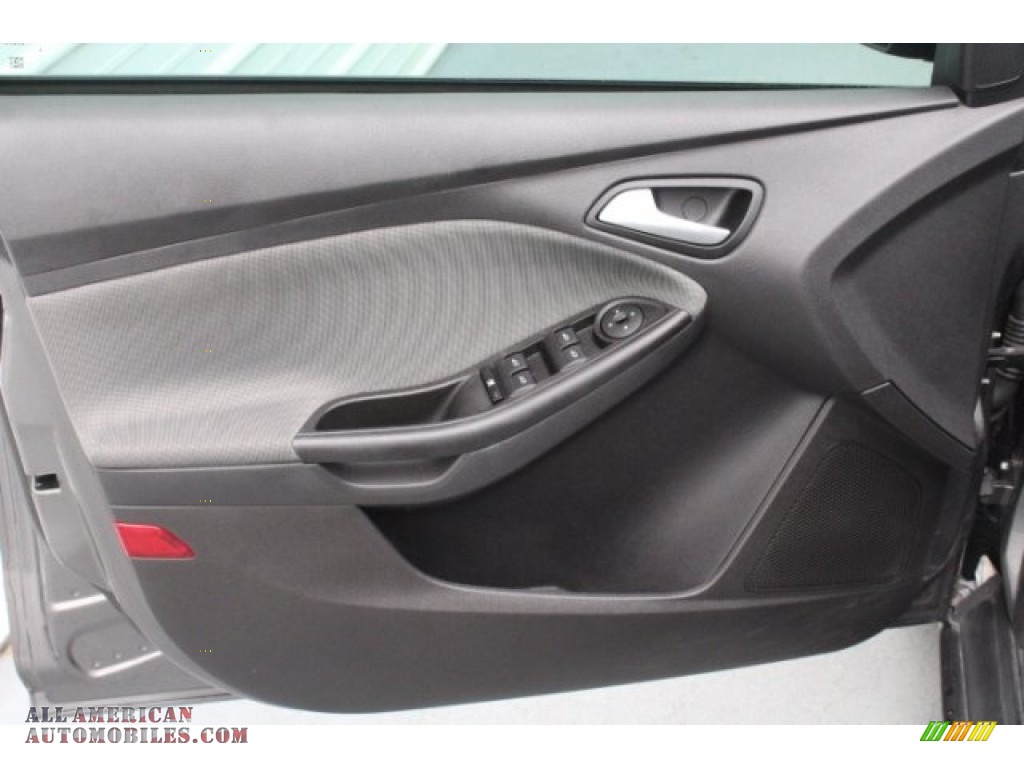 2014 Focus SE Hatchback - Sterling Gray / Charcoal Black photo #14