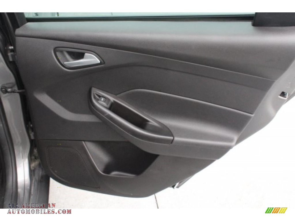 2014 Focus SE Hatchback - Sterling Gray / Charcoal Black photo #30