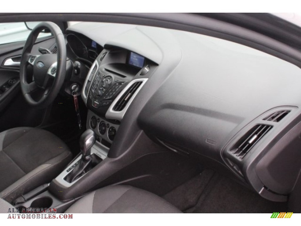 2014 Focus SE Hatchback - Sterling Gray / Charcoal Black photo #33