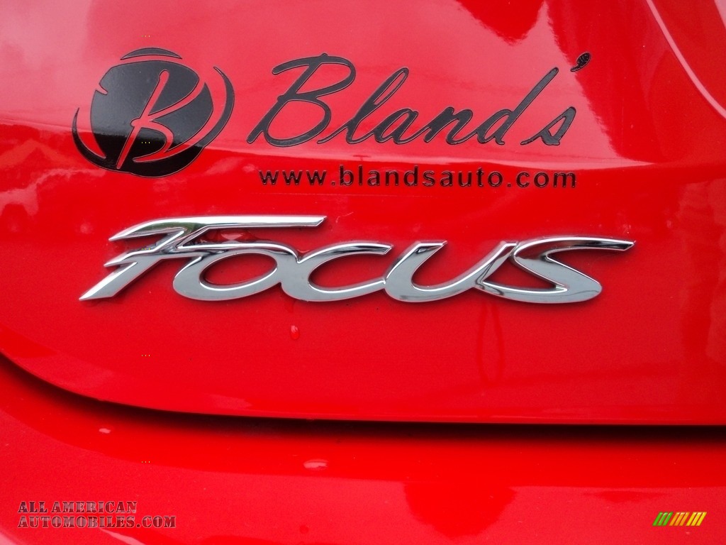 2015 Focus SE Sedan - Race Red / Charcoal Black photo #24