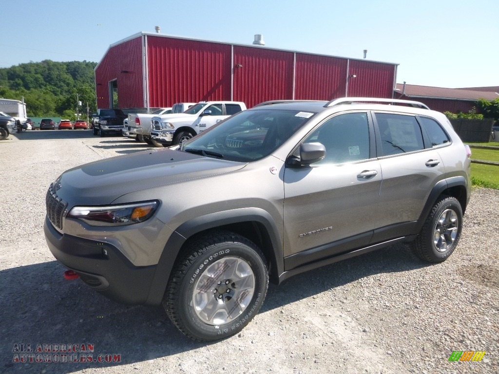 Light Brownstone Pearl / Black Jeep Cherokee Trailhawk 4x4