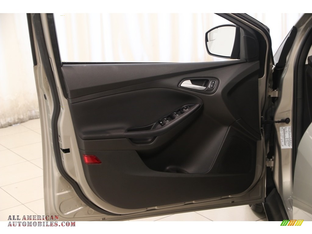 2015 Focus SE Sedan - Tectonic Metallic / Charcoal Black photo #4