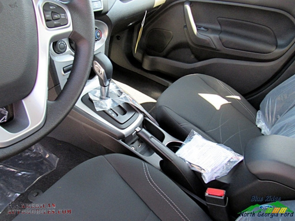 2018 Fiesta SE Sedan - Magnetic / Charcoal Black photo #24