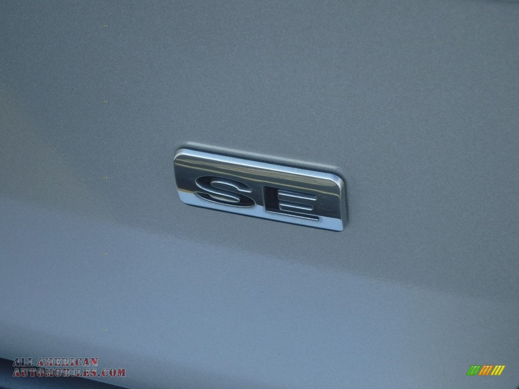 2009 Focus SE Sedan - Brilliant Silver Metallic / Charcoal Black photo #9