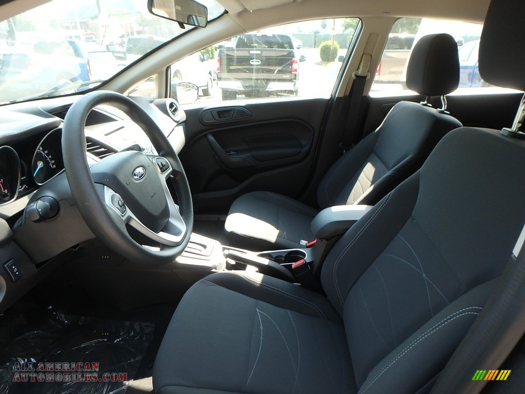 2018 Fiesta SE Hatchback - Magnetic / Charcoal Black photo #11