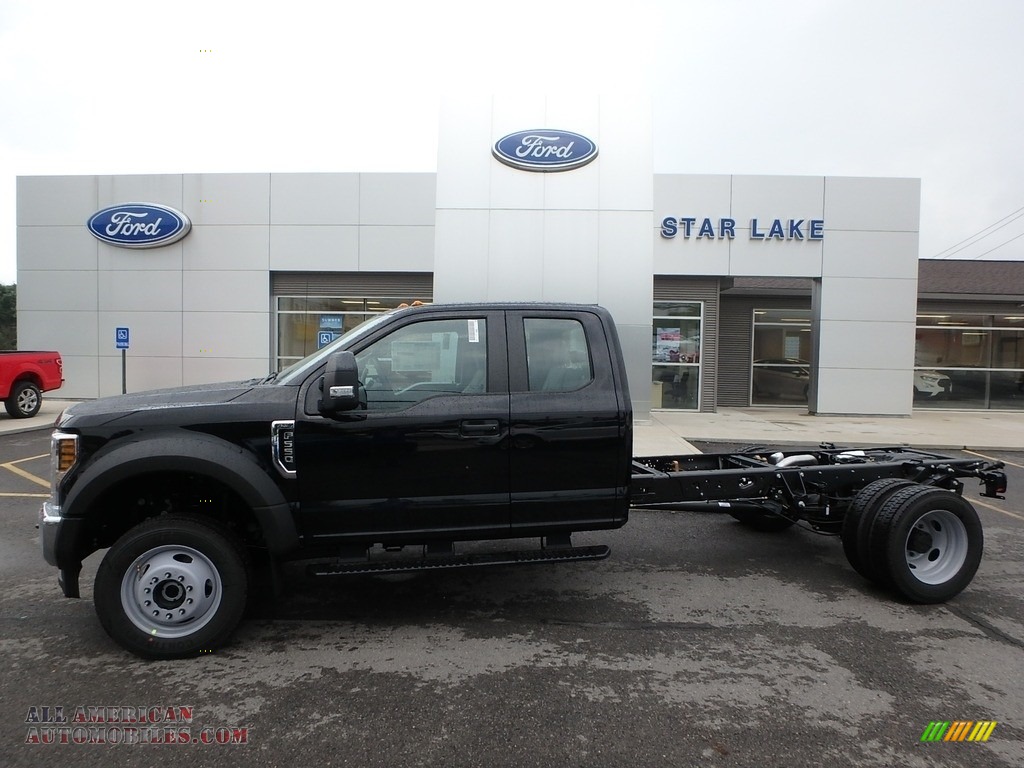 Black / Earth Gray Ford F550 Super Duty XL SuperCab 4x4 Chassis
