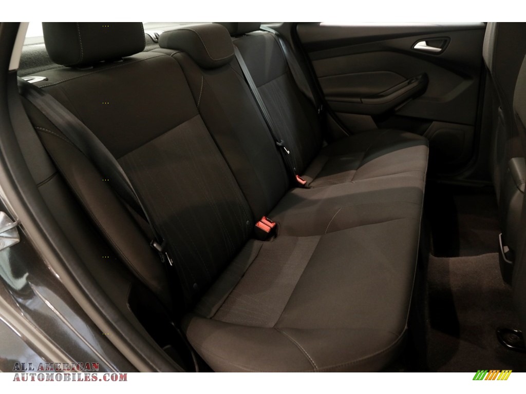 2015 Focus SE Sedan - Magnetic Metallic / Charcoal Black photo #13