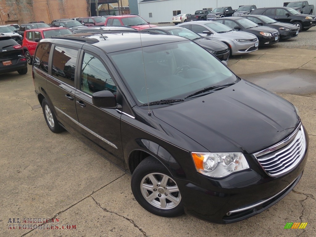 2012 Town & Country Touring - Brilliant Black Crystal Pearl / Black/Light Graystone photo #2