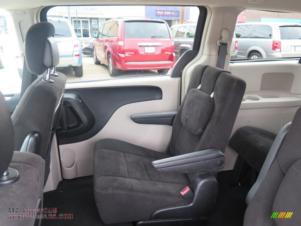 2012 Town & Country Touring - Brilliant Black Crystal Pearl / Black/Light Graystone photo #18