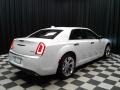 Chrysler 300 C Bright White photo #6