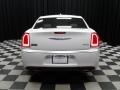 Chrysler 300 C Bright White photo #7