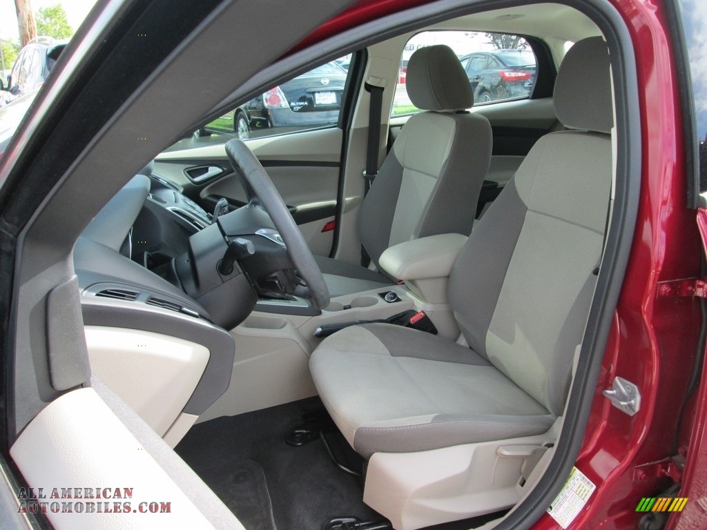 2014 Focus SE Sedan - Ruby Red / Medium Light Stone photo #16