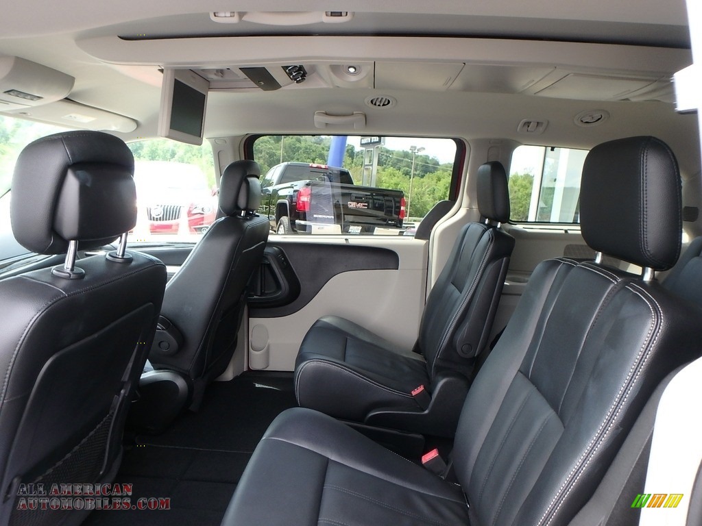 2015 Town & Country Touring - Deep Cherry Red Crystal Pearl / Black/Light Graystone photo #17