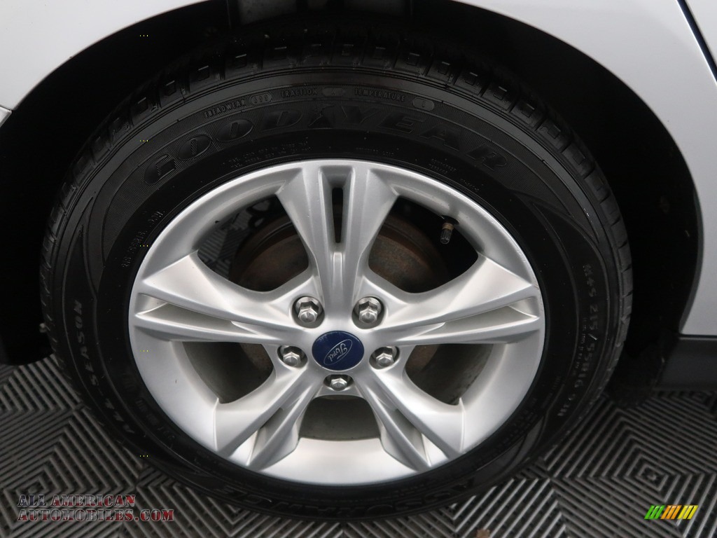 2014 Focus SE Sedan - Ingot Silver / Medium Light Stone photo #25