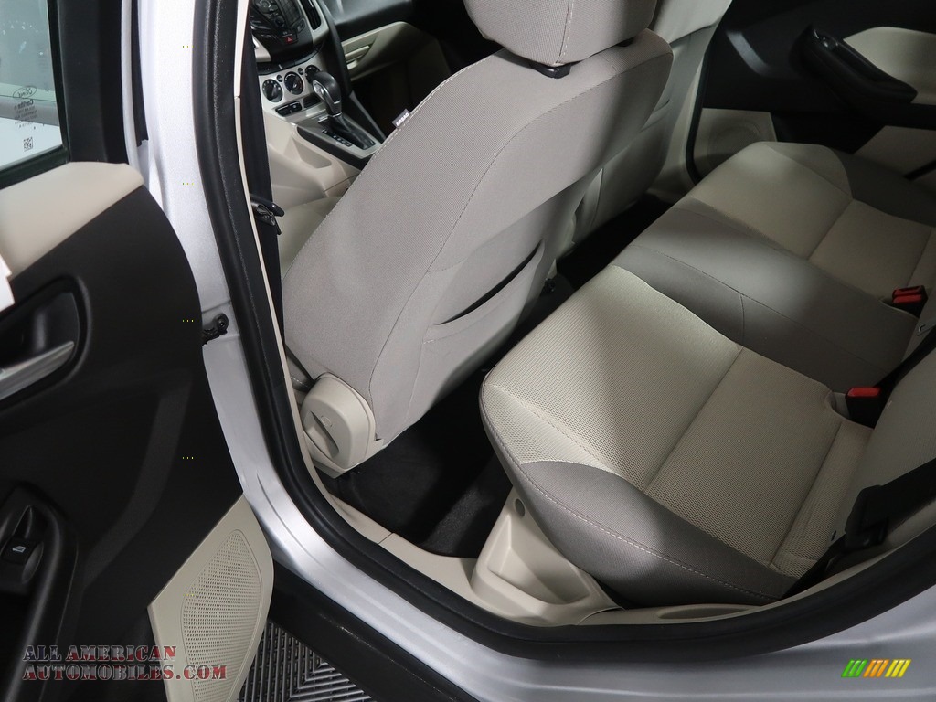 2014 Focus SE Sedan - Ingot Silver / Medium Light Stone photo #32