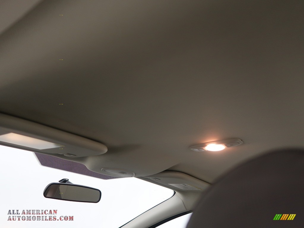 2014 Focus SE Sedan - Ingot Silver / Medium Light Stone photo #41