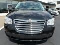 Chrysler Town & Country Touring Brilliant Black Crystal Pearlcoat photo #2