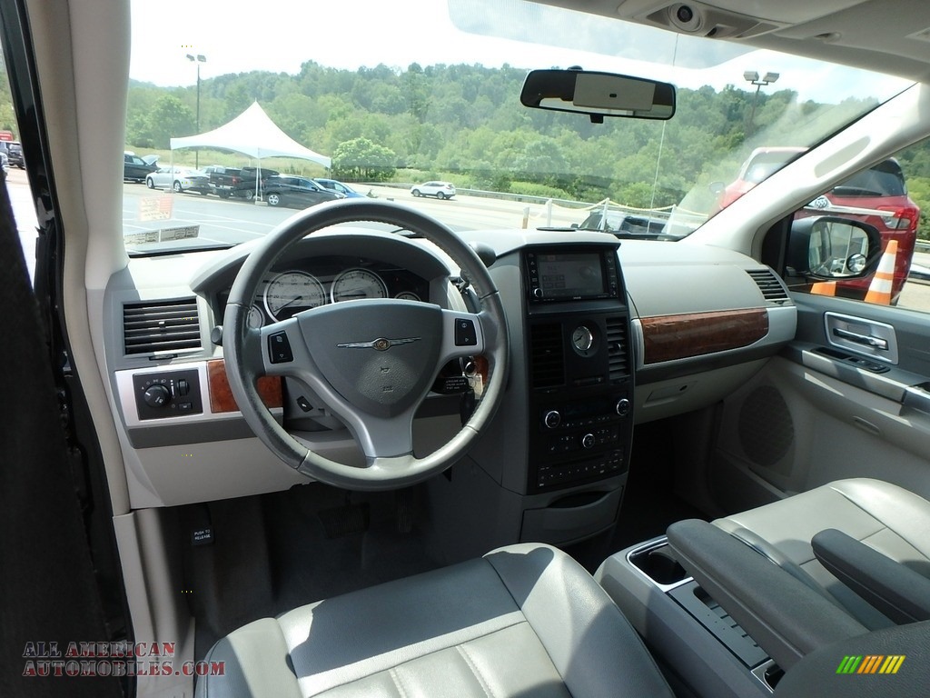 2008 Town & Country Touring - Brilliant Black Crystal Pearlcoat / Medium Slate Gray/Light Shale photo #19