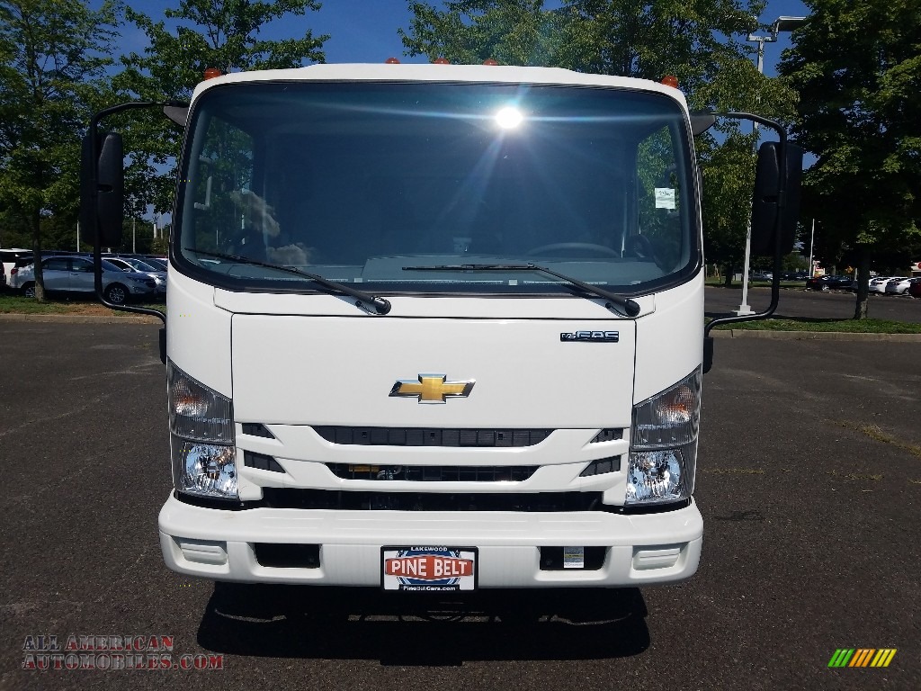 2018 Low Cab Forward 4500 Crew Cab Stake Truck - Summit White / Pewter photo #2