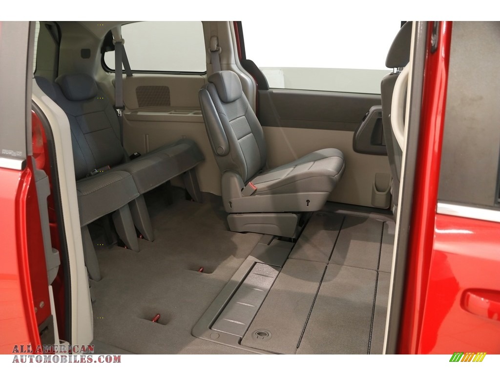 2010 Town & Country Touring - Inferno Red Crystal Pearl / Medium Slate Gray/Light Shale photo #25