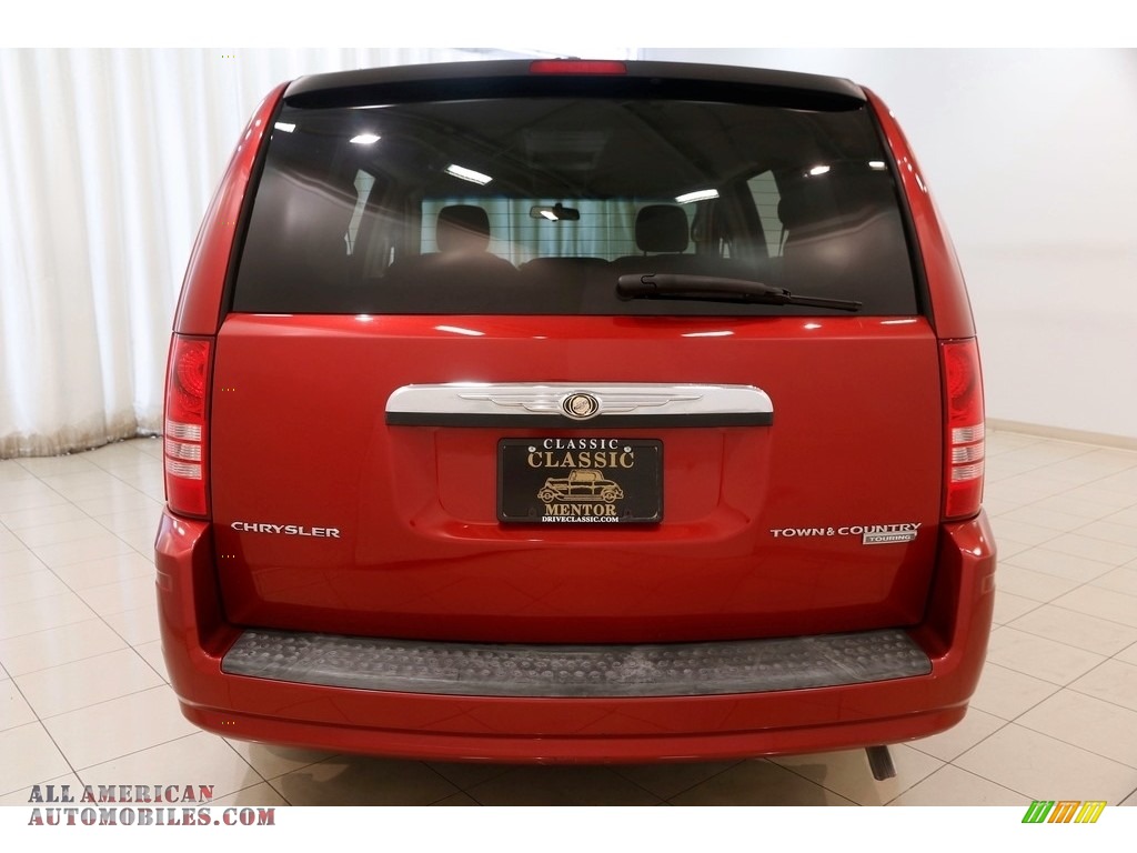 2010 Town & Country Touring - Inferno Red Crystal Pearl / Medium Slate Gray/Light Shale photo #33