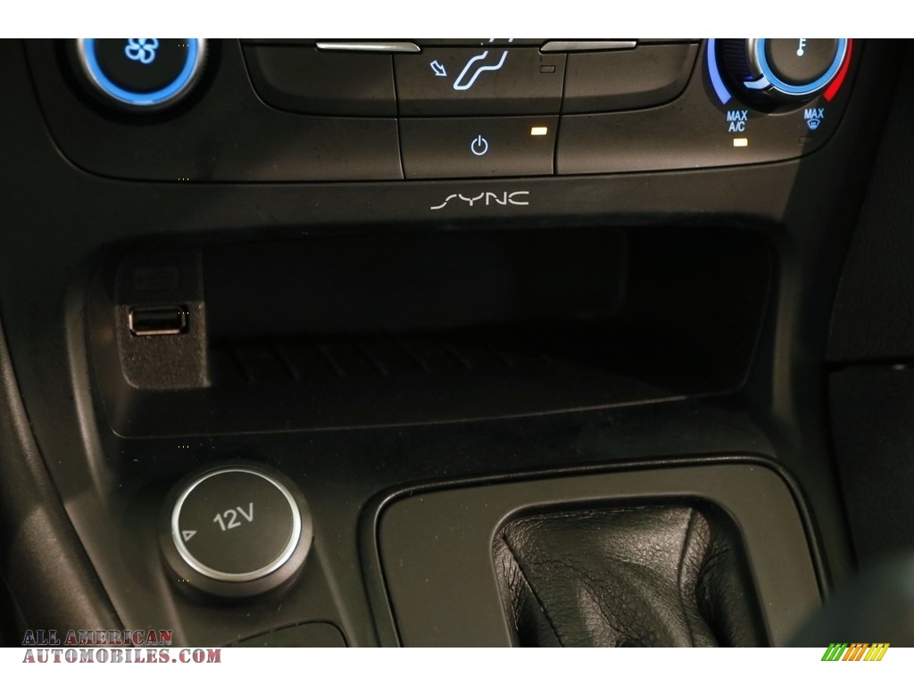 2016 Focus SE Sedan - Magnetic / Charcoal Black photo #15