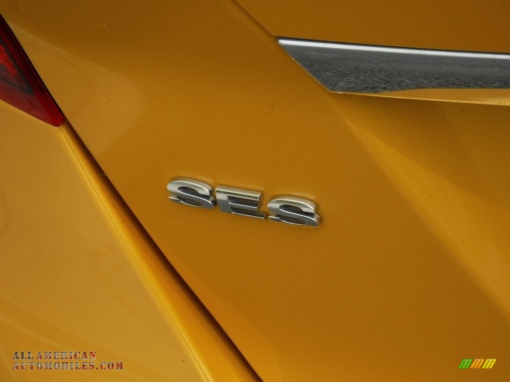 2011 Fiesta SES Hatchback - Yellow Blaze Metallic Tri-Coat / Cashmere/Charcoal Black Leather photo #10