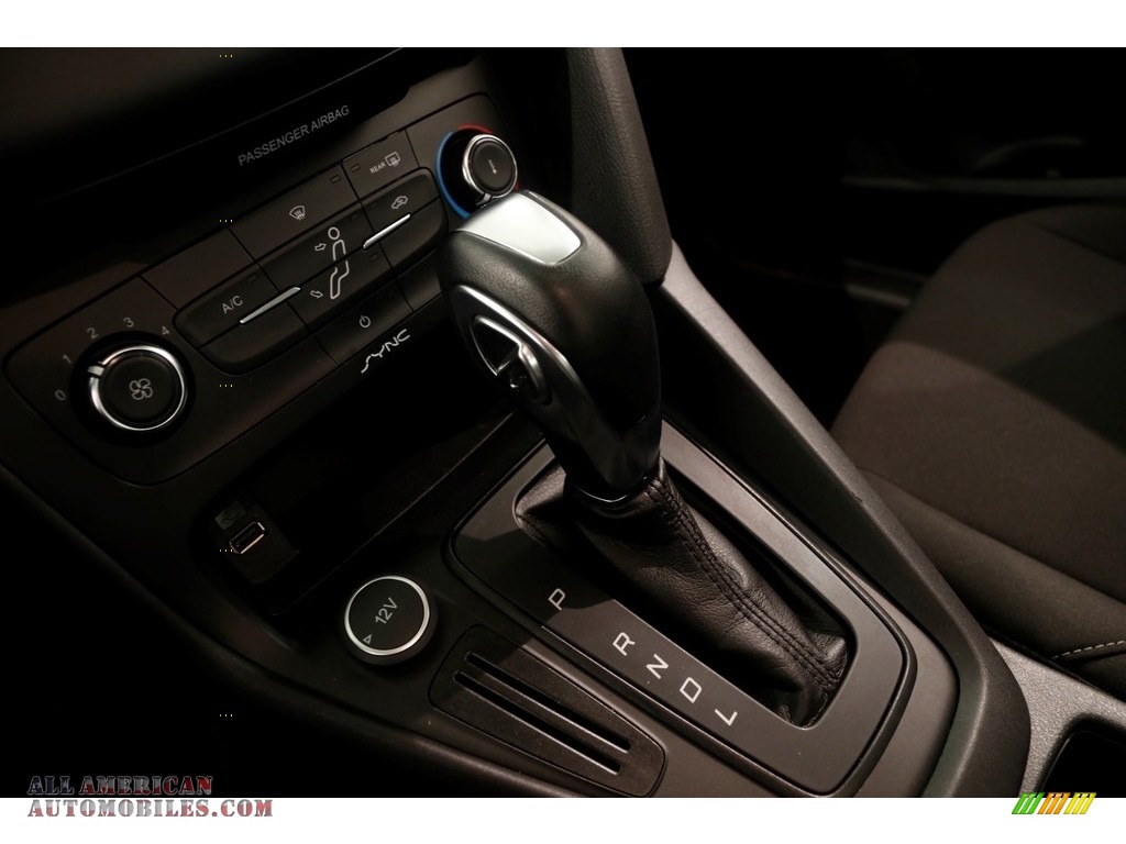 2015 Focus SE Sedan - Oxford White / Charcoal Black photo #12