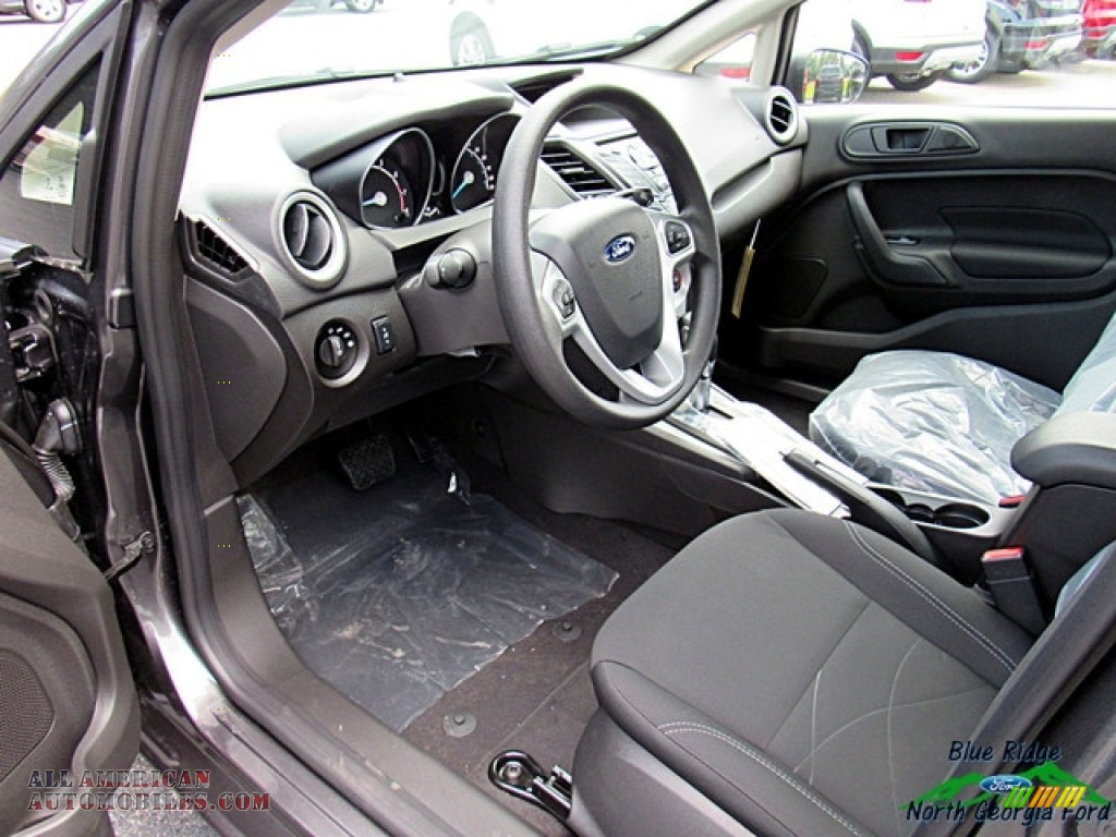 2018 Fiesta SE Sedan - Magnetic / Charcoal Black photo #25