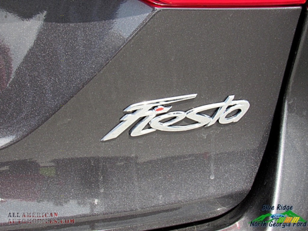 2018 Fiesta SE Sedan - Magnetic / Charcoal Black photo #33