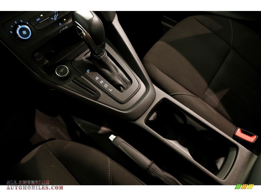 2015 Focus SE Sedan - Oxford White / Charcoal Black photo #13