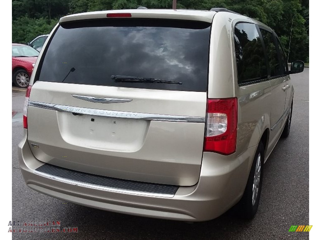 2014 Town & Country Touring - Cashmere Pearl / Black/Light Graystone photo #3