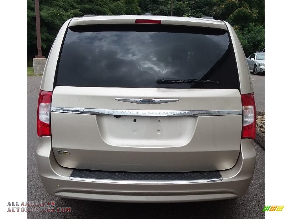 2014 Town & Country Touring - Cashmere Pearl / Black/Light Graystone photo #4