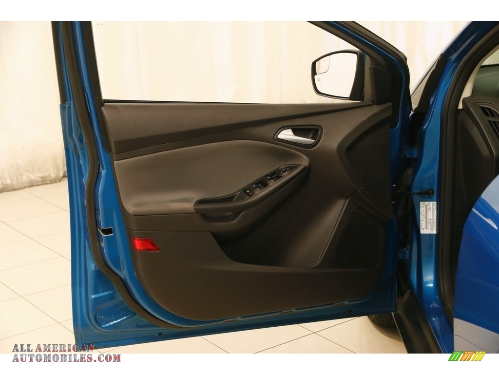 2014 Focus SE Hatchback - Blue Candy / Charcoal Black photo #4