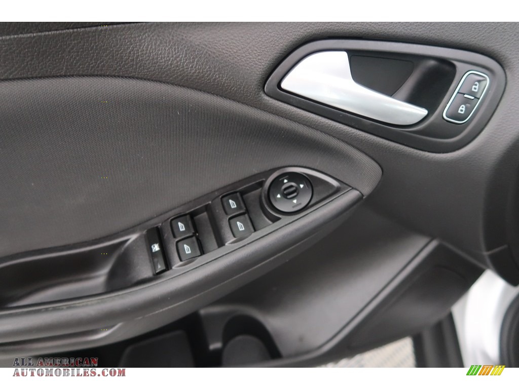 2015 Focus SE Sedan - Ingot Silver Metallic / Charcoal Black photo #42