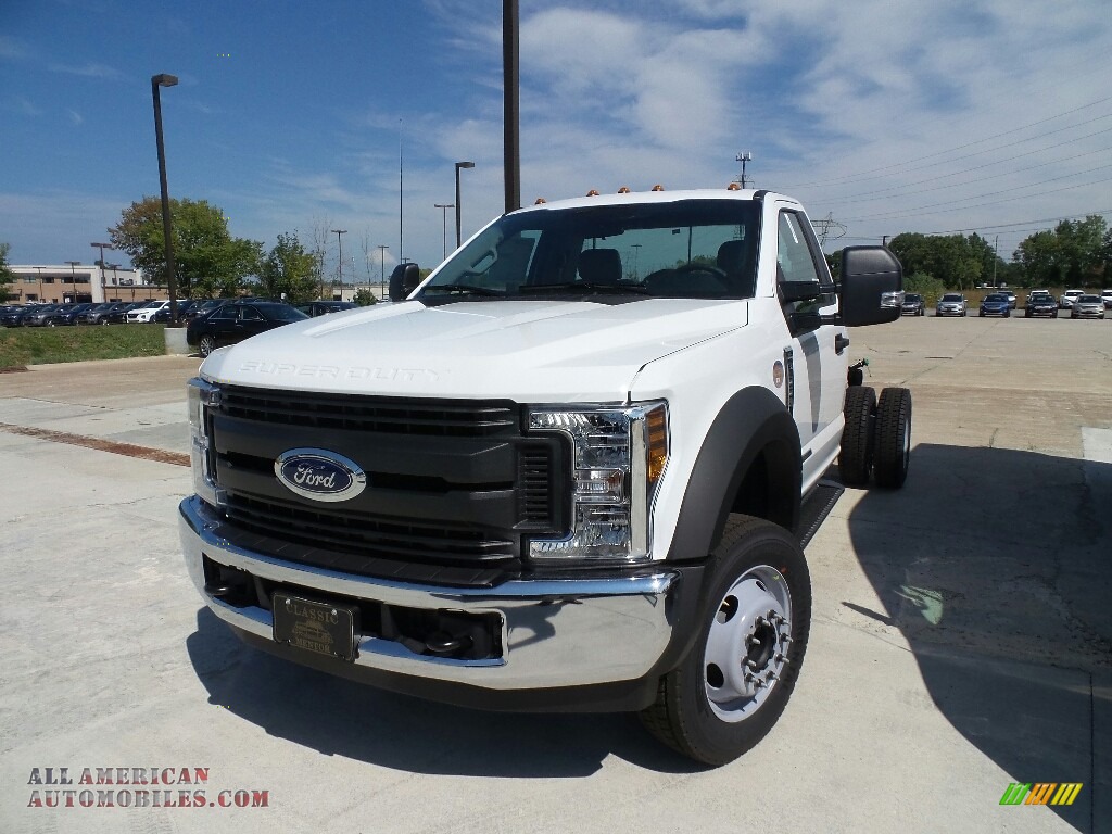 2019 F550 Super Duty XL Regular Cab Chassis - White / Earth Gray photo #1