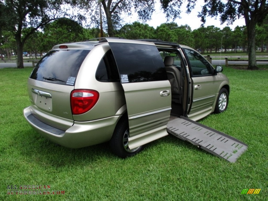 2003 Town & Country LXi - Light Almond Pearl / Taupe photo #5