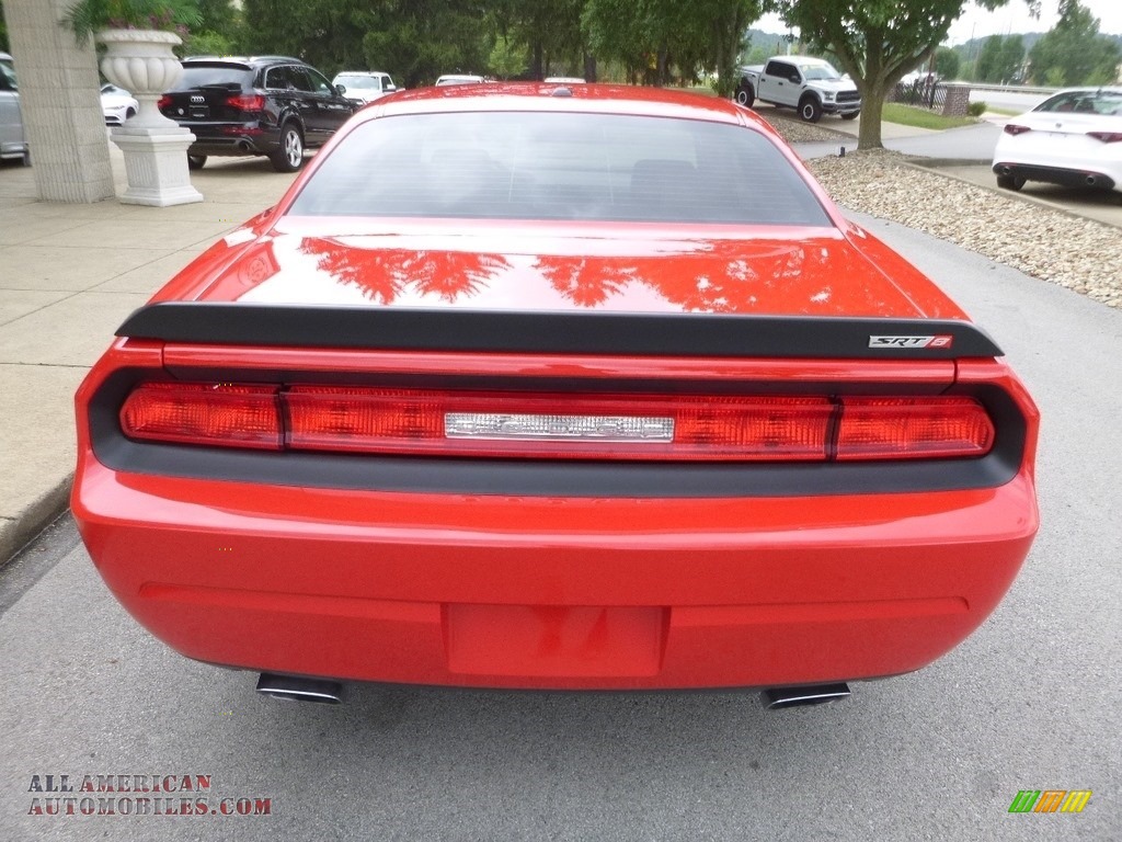 2010 Challenger SE - Inferno Red Crystal Pearl / Dark Slate Gray photo #8