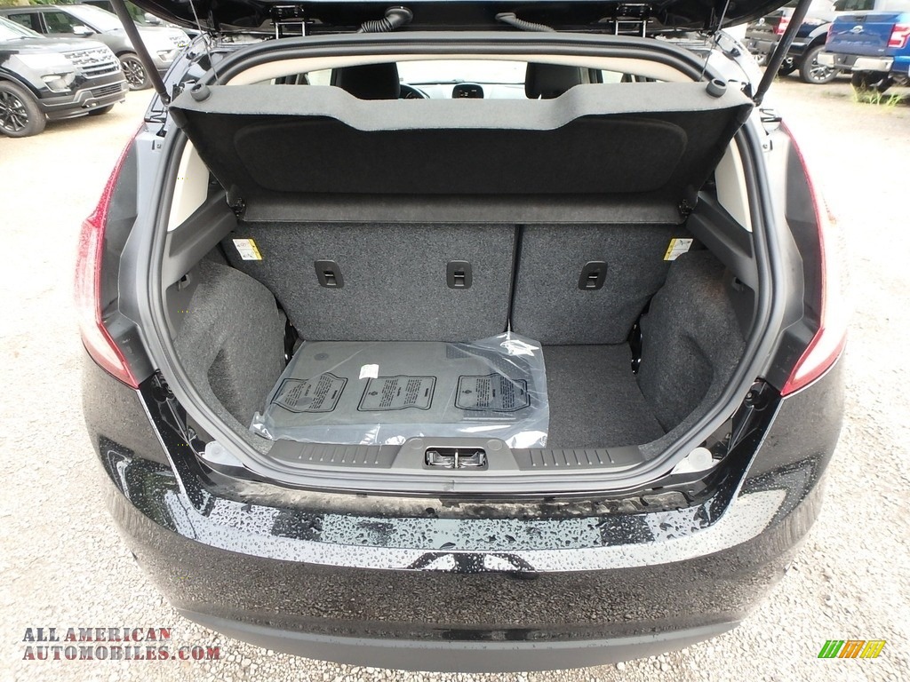 2018 Fiesta SE Hatchback - Shadow Black / Charcoal Black photo #4