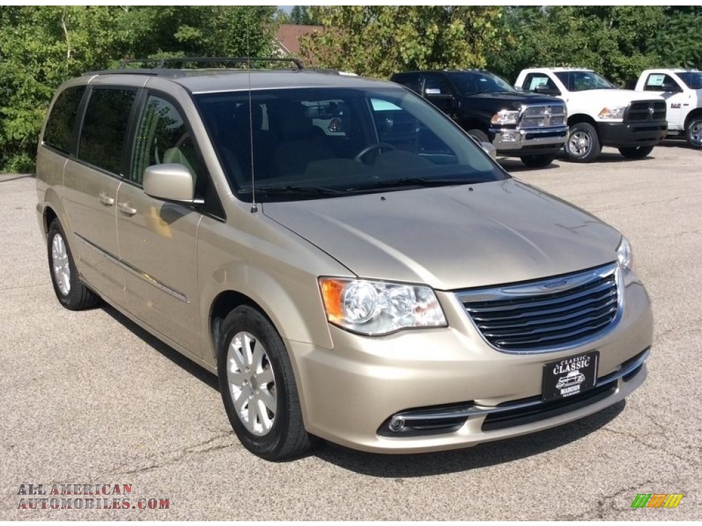 2013 Town & Country Touring - Cashmere Pearl / Dark Frost Beige/Medium Frost Beige photo #7
