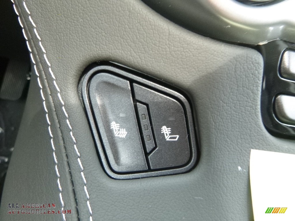2019 Suburban LT 4WD - Black / Jet Black photo #20 2019 Suburban LT 4WD - Black / Jet Black photo #20