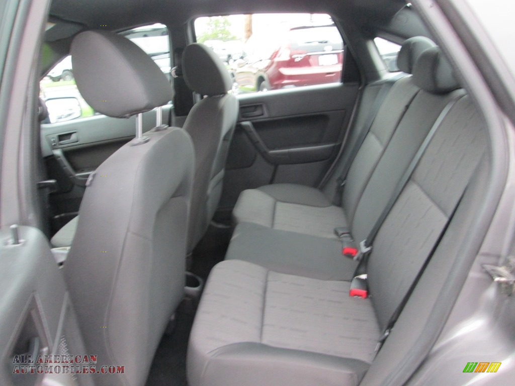 2010 Focus SE Sedan - Sterling Grey Metallic / Charcoal Black photo #19