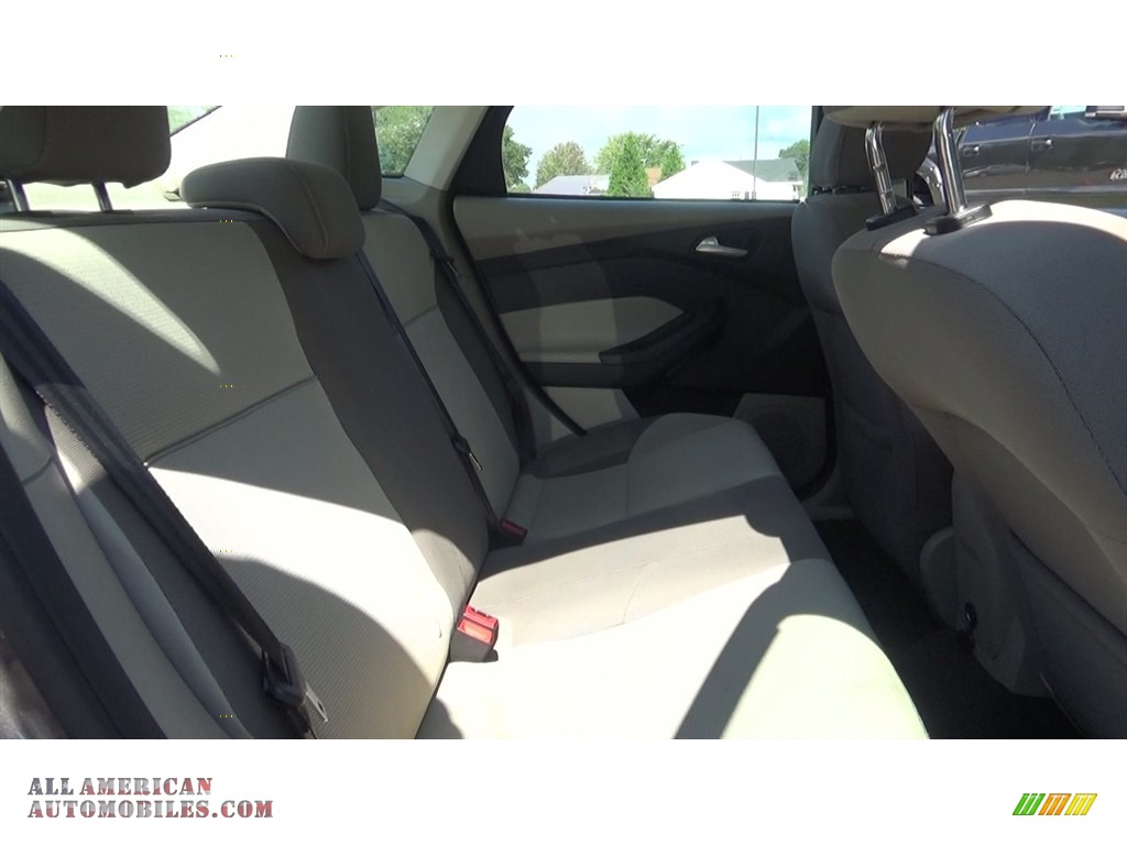 2014 Focus SE Sedan - Sterling Gray / Charcoal Black photo #22