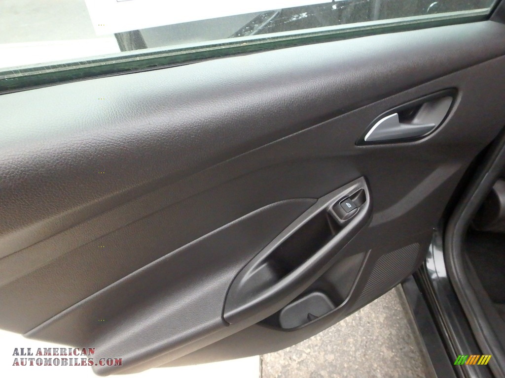 2014 Focus SE Hatchback - Tuxedo Black / Charcoal Black photo #19