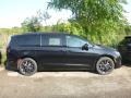 Chrysler Pacifica Limited Brilliant Black Crystal Pearl photo #4