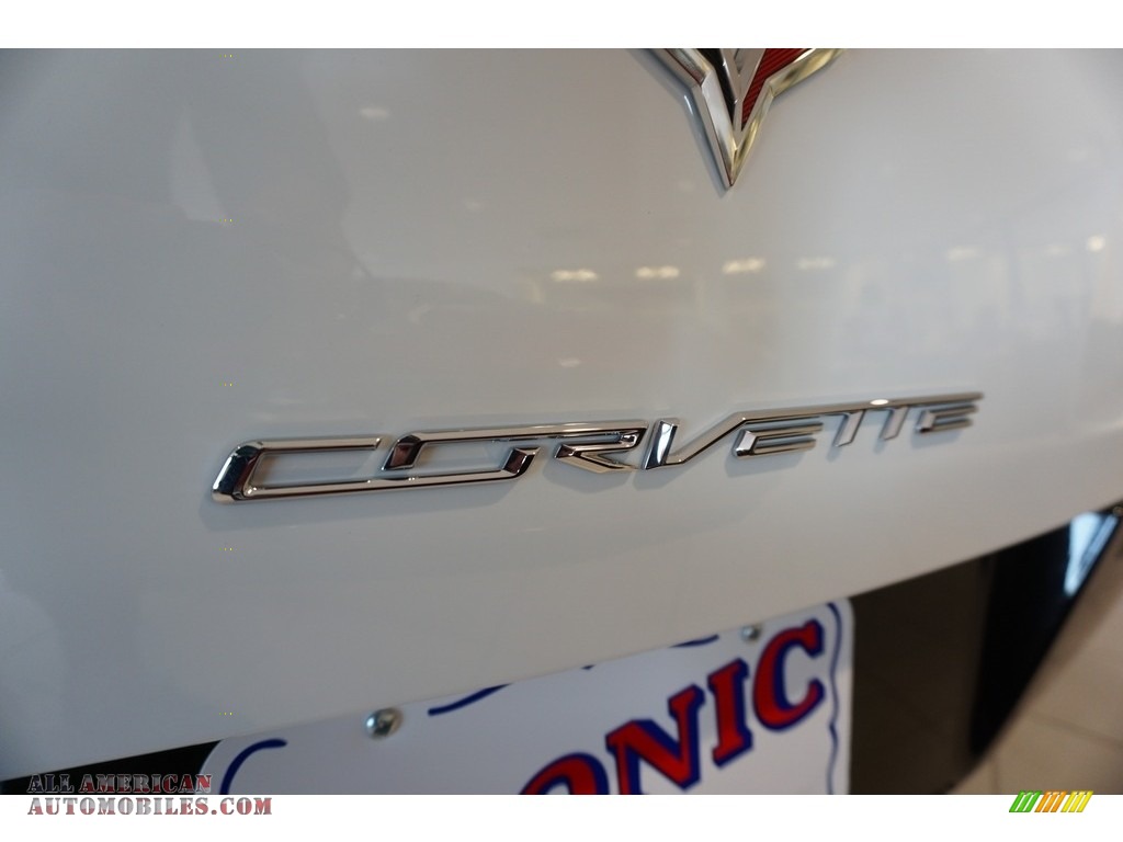 2019 Corvette Stingray Coupe - Arctic White / Adrenaline Red photo #11
