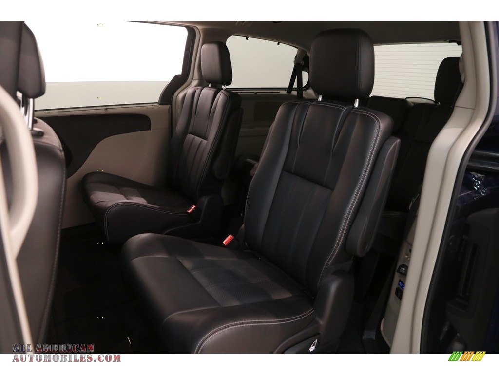 2015 Town & Country Touring-L - True Blue Pearl / Black/Light Graystone photo #24