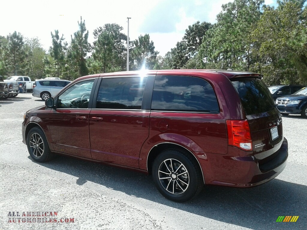 2019 Grand Caravan SE Plus - Octane Red Pearl / Black photo #3