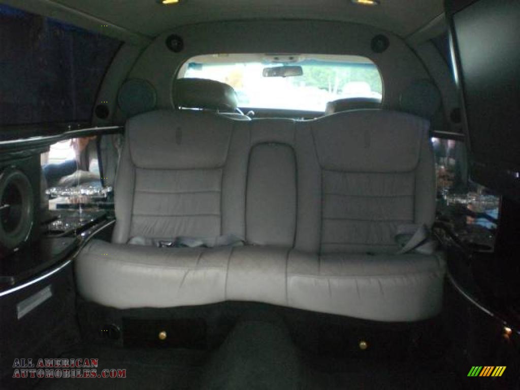 2000 Town Car Executive Limousine - Black / Light Graphite photo #17
