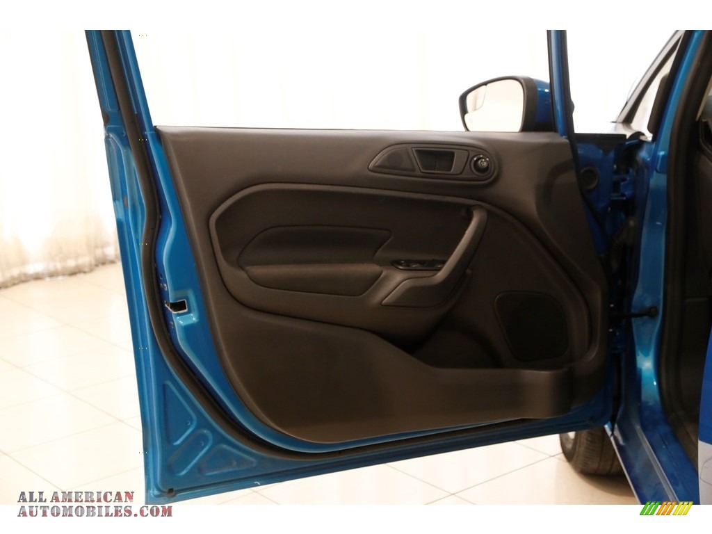 2017 Fiesta SE Sedan - Blue Candy / Charcoal Black photo #4
